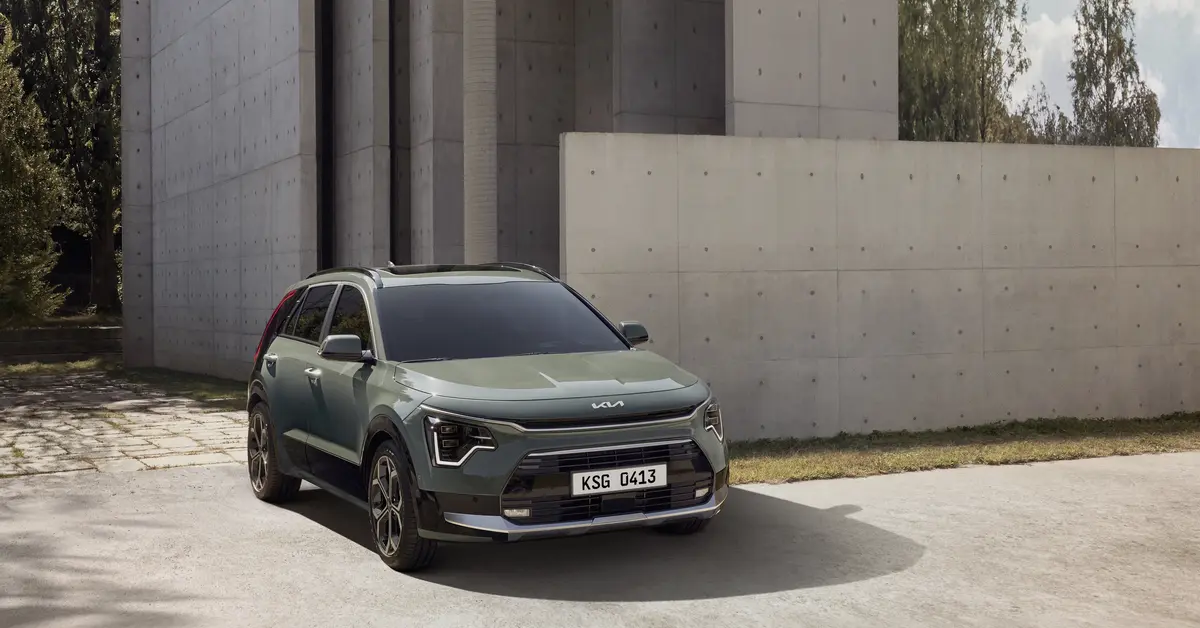 The Kia Niro Hybrid. A bold new crossover.